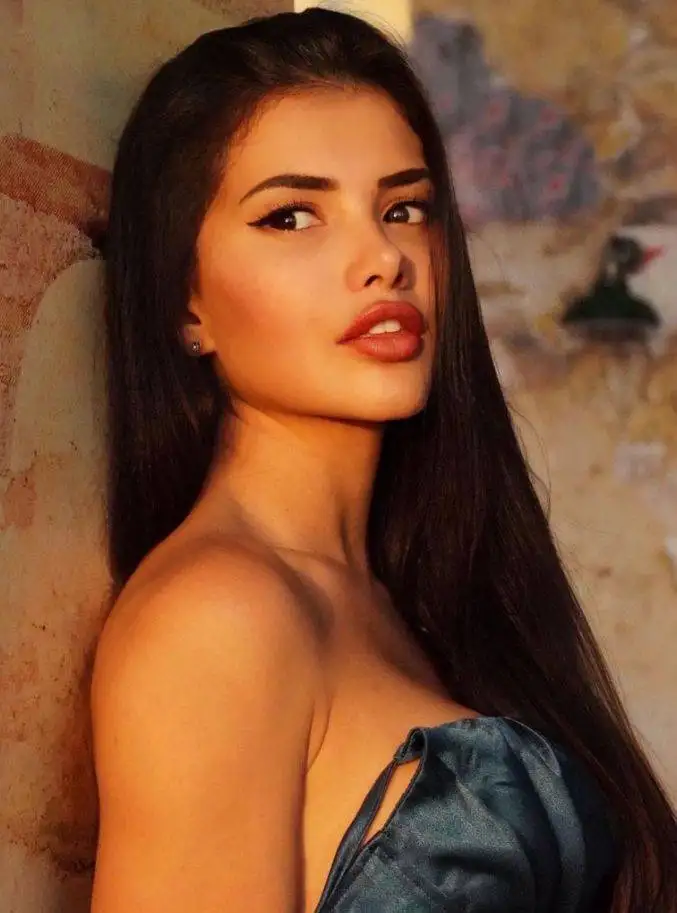 Paula Suarez gallery 6